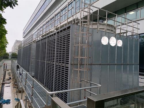 冷卻塔在中央空調(diào)設(shè)備中的作用？(冷卻塔機(jī)組的工作原