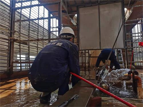 涼水冷卻塔填料更換：什么時候需要更換(西安圓形冷卻塔填料更換方案)