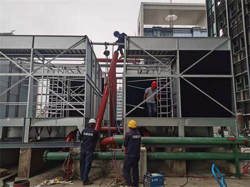 冷卻塔連接溢出水現象原因(冷卻塔冒水蒸汽是什么原因)
